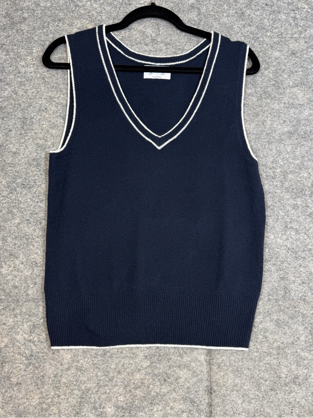 Old Navy Navy Blue Sweater Vest Medium V Neck Preppy Academia Coastal Knit